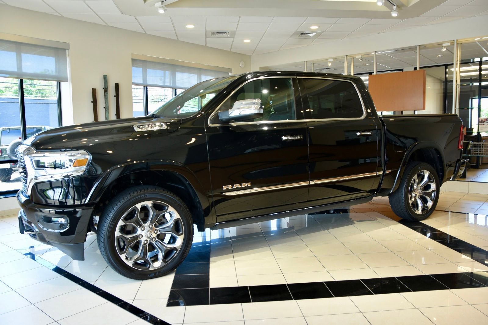 Used 2022 RAM 1500 Limited image 3