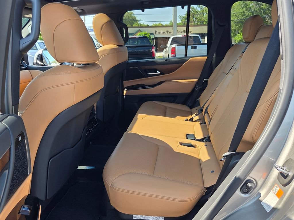 Used 2026 Lexus LX 600 4WD w/ Luxury Package image 11