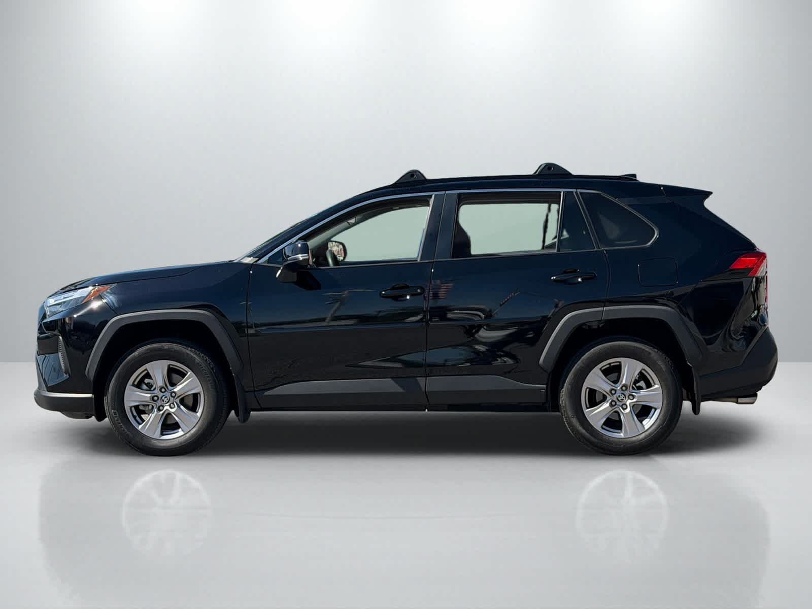 Used 2024 Toyota RAV4 XLE AWD/4WD image 2