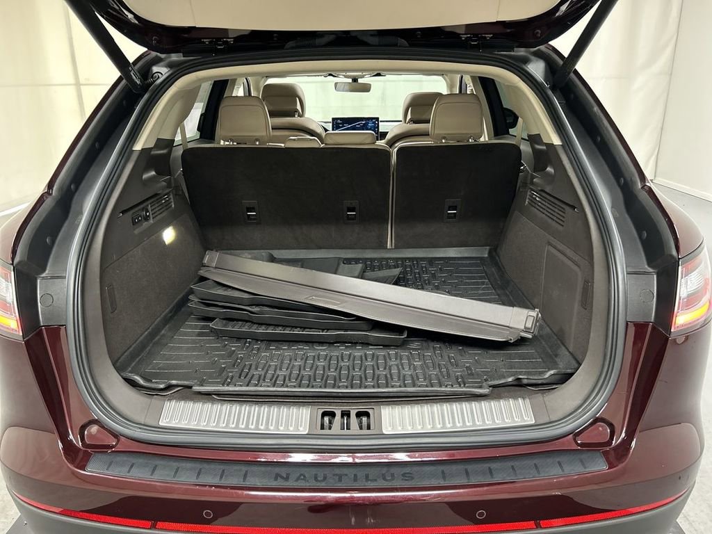 Used 2022 Lincoln Nautilus Reserve w/ Equipment Group 201A image 23