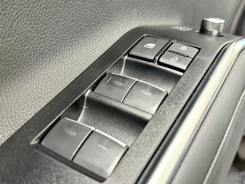 Used 2026 Toyota Highlander Platinum image 18