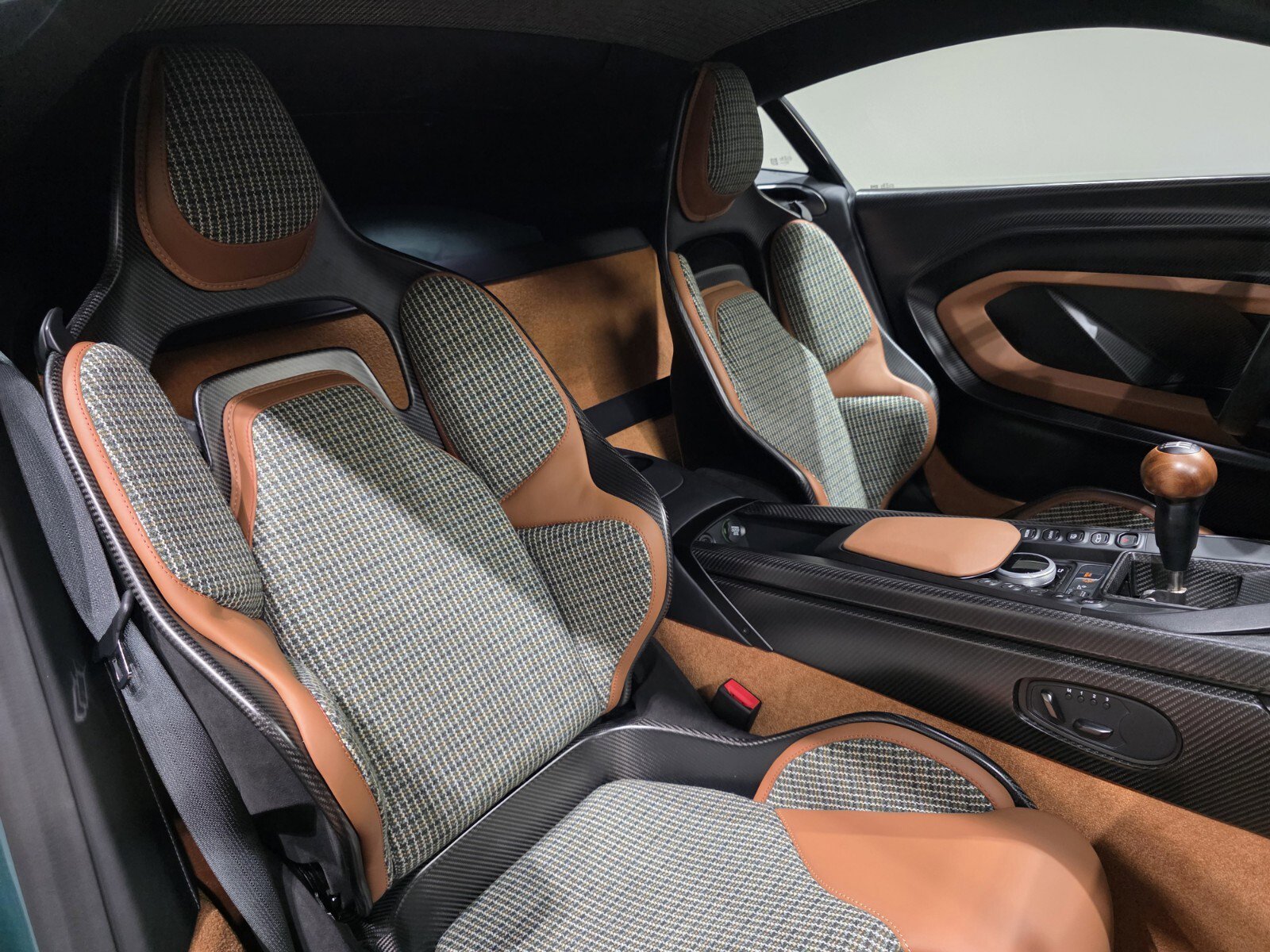 Used 2024 Aston Martin Valour RWD image 26