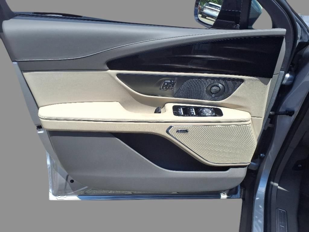 New 2025 Lincoln Nautilus Reserve w/ Jet Appearance Package AWD/4WD image 17