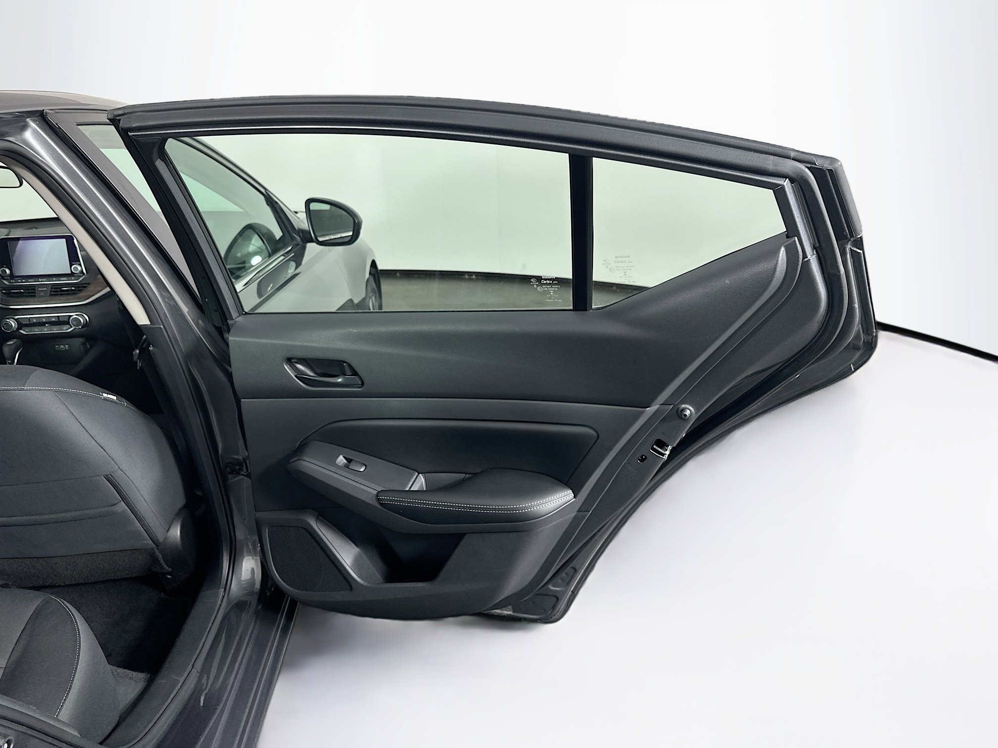 Used 2025 Nissan Altima 2.5 SV FWD image 27