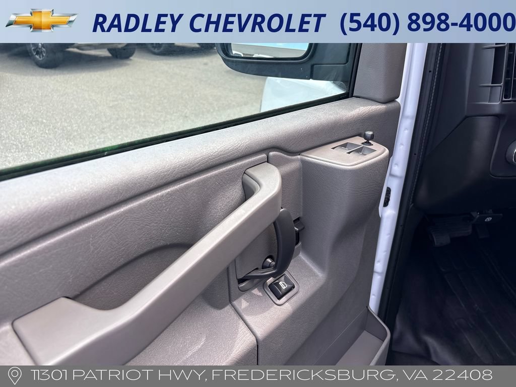 Certified 2025 Chevrolet Express 2500 w/ Driver Convenience Package RWD image 5