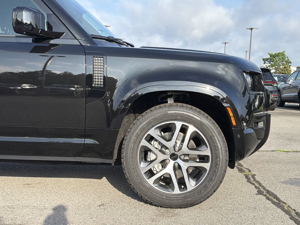 New 2026 Land Rover Defender 110 X-Dynamic SE AWD/4WD image 9