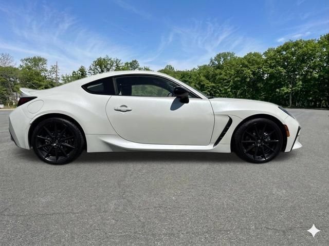 Used 2022 Toyota GR86 Premium w/ ALL Weather Mat Package (TMS) RWD image 8