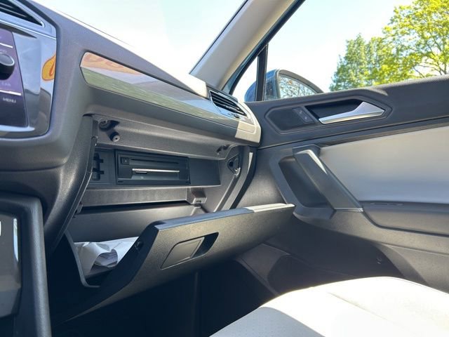 Used 2020 Volkswagen Tiguan SE w/ Panoramic Sunroof Package FWD image 37