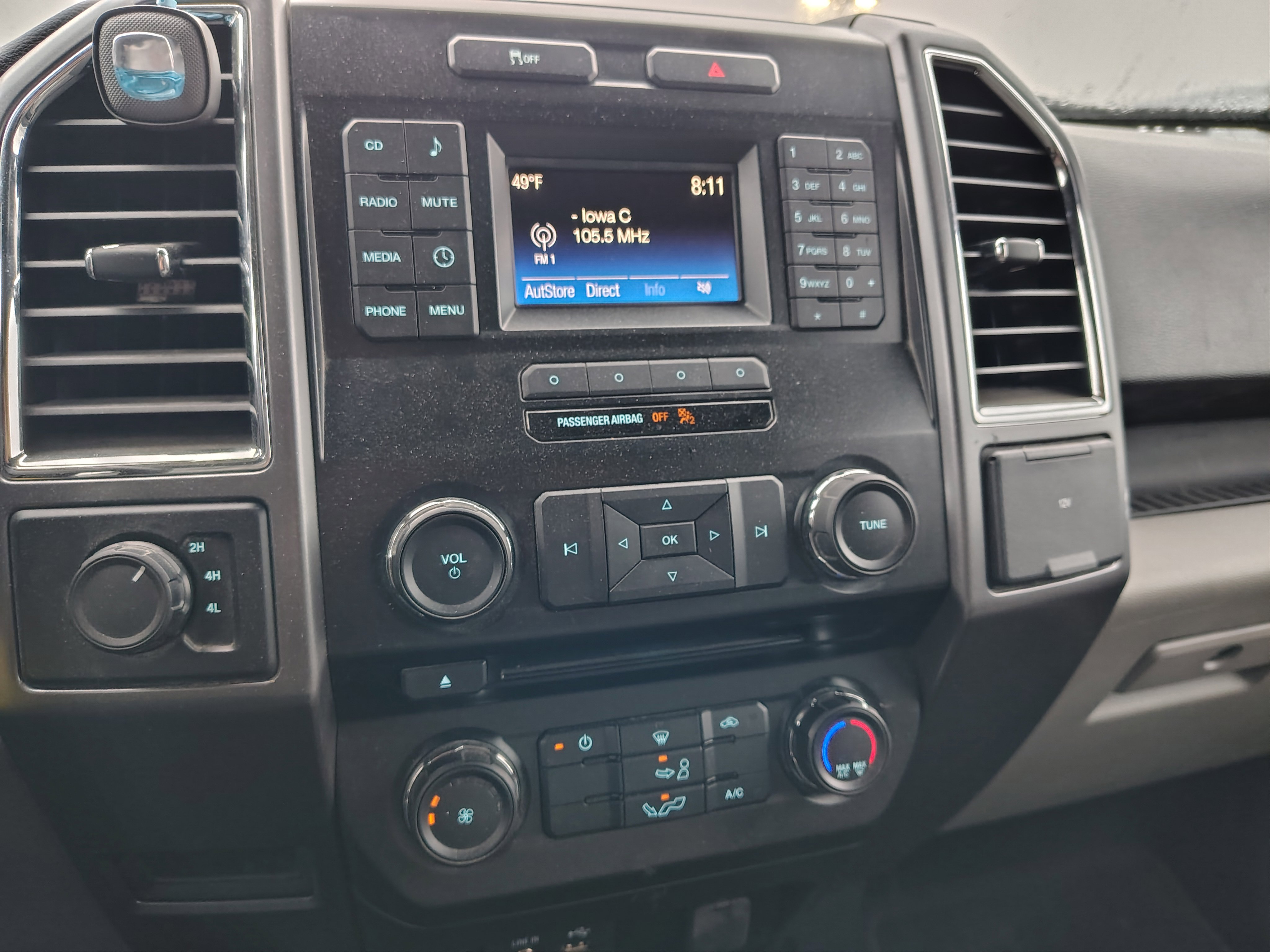 Used 2015 Ford F150 XLT image 4