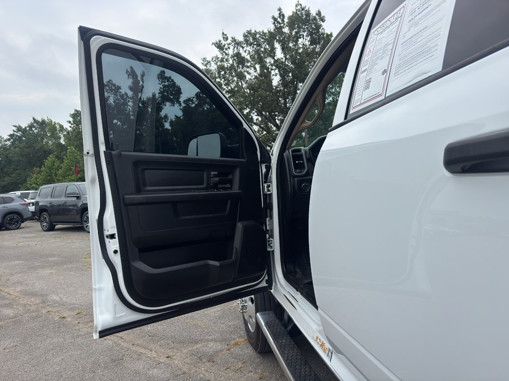 Used 2020 RAM 3500 Tradesman w/ Chrome Appearance Group AWD/4WD image 18