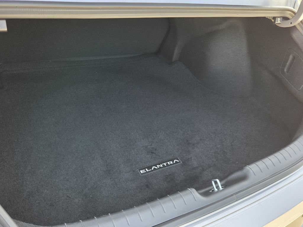Certified 2026 Hyundai Elantra SE w/ Cargo Package FWD image 13