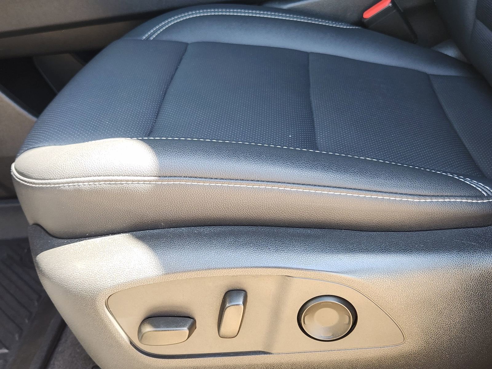 Used 2024 Chevrolet Traverse LT w/ Midnight/Sport Edition image 27