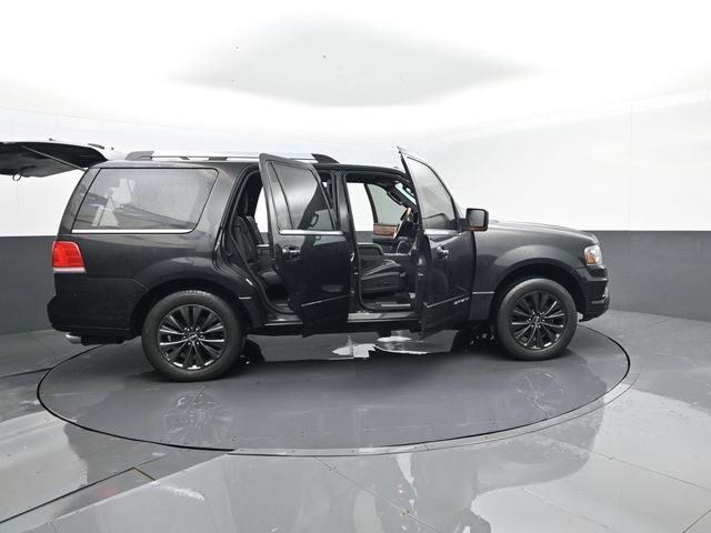 Used 2015 Lincoln Navigator 2WD image 35