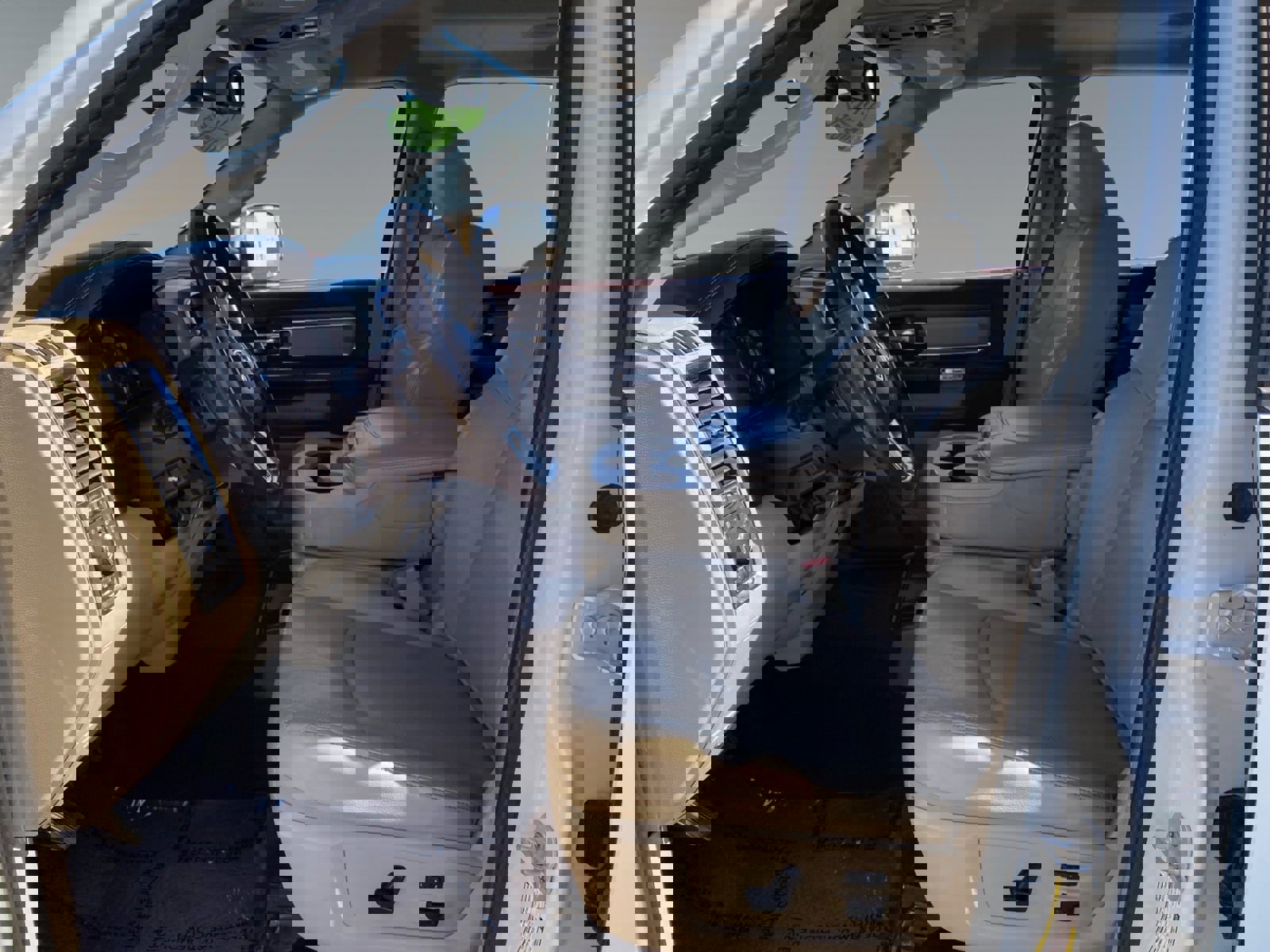 Used 2013 RAM 3500 Laramie w/ Convenience Group image 9