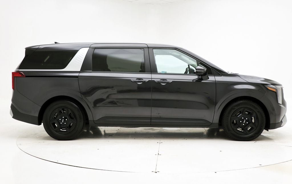 Used 2025 Kia Carnival FWD image 3