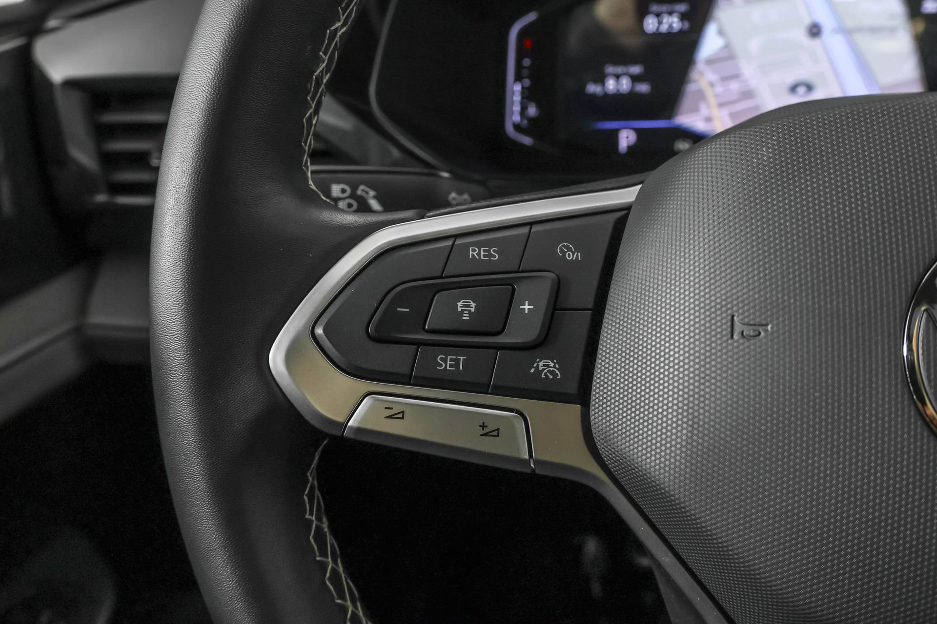 Used 2024 Volkswagen Taos SEL image 29