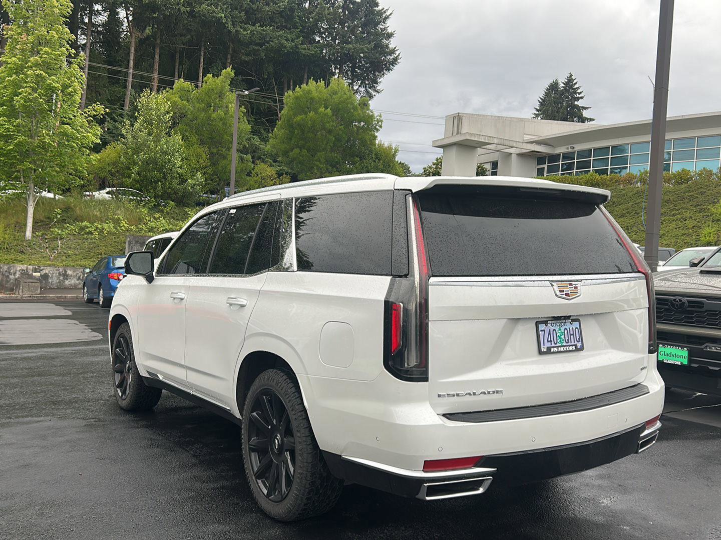 Used 2021 Cadillac Escalade Premium Luxury Platinum AWD/4WD image 2