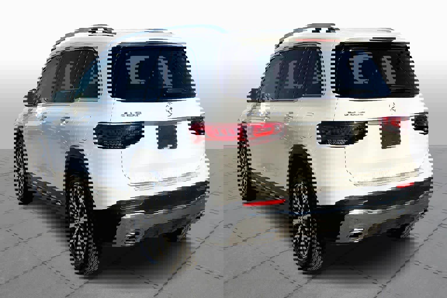 Used 2021 Mercedes-Benz GLB 250 w/ Premium Package image 12