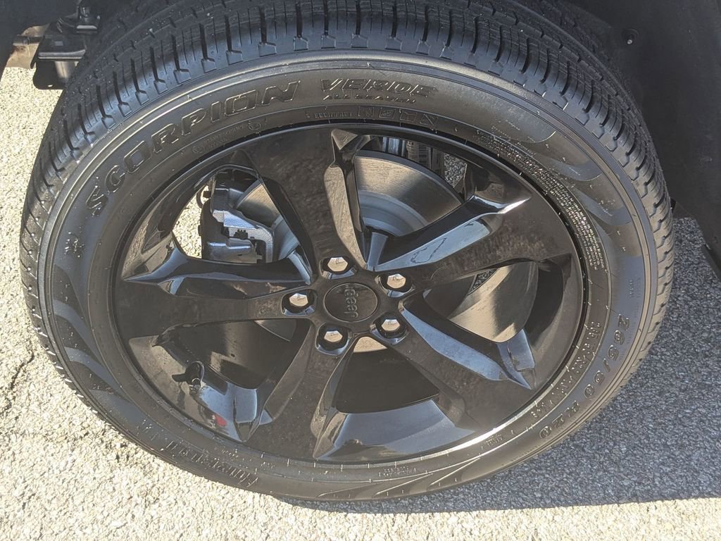 New 2025 Jeep Grand Cherokee Limited w/ Black Appearance Package image 14