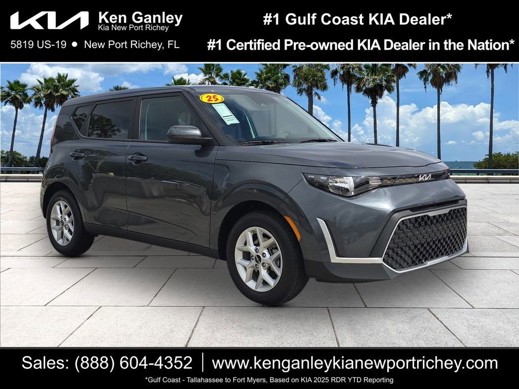 Certified 2025 Kia Soul LX image 1