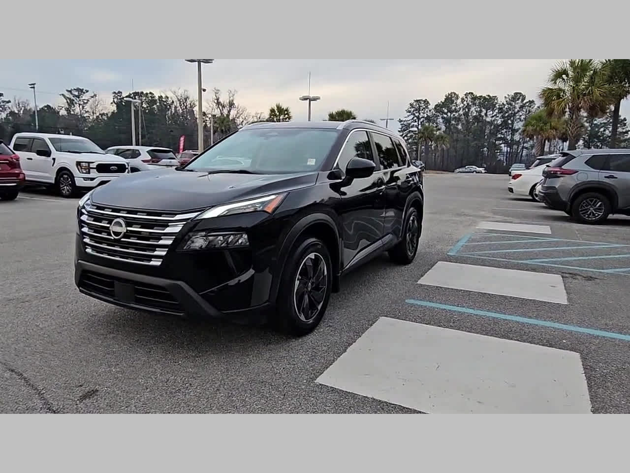 Used 2024 Nissan Rogue SV w/ SV Premium Package image 22