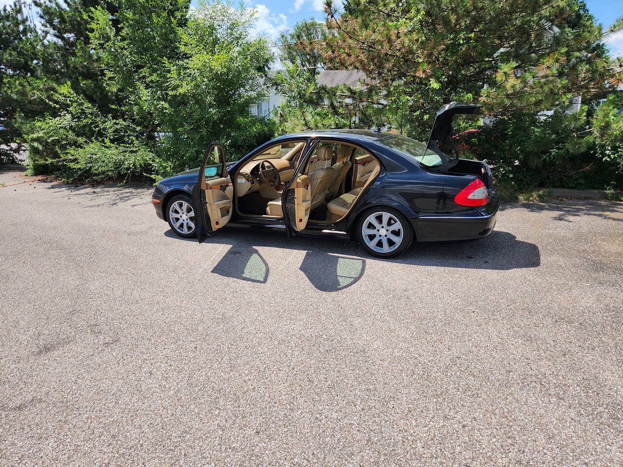 Used 2009 Mercedes-Benz E 350 4MATIC Sedan image 29