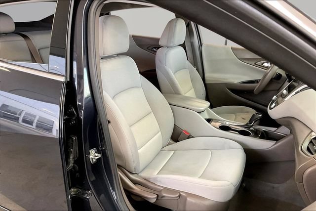 Used 2022 Chevrolet Malibu LT FWD image 19