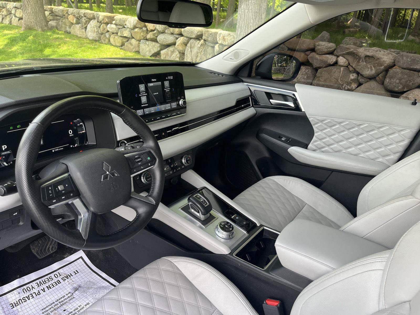 Used 2023 Mitsubishi Outlander SEL AWD/4WD image 8