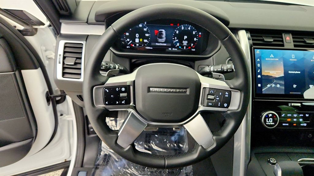 Used 2025 Land Rover Discovery Dynamic SE AWD/4WD image 14