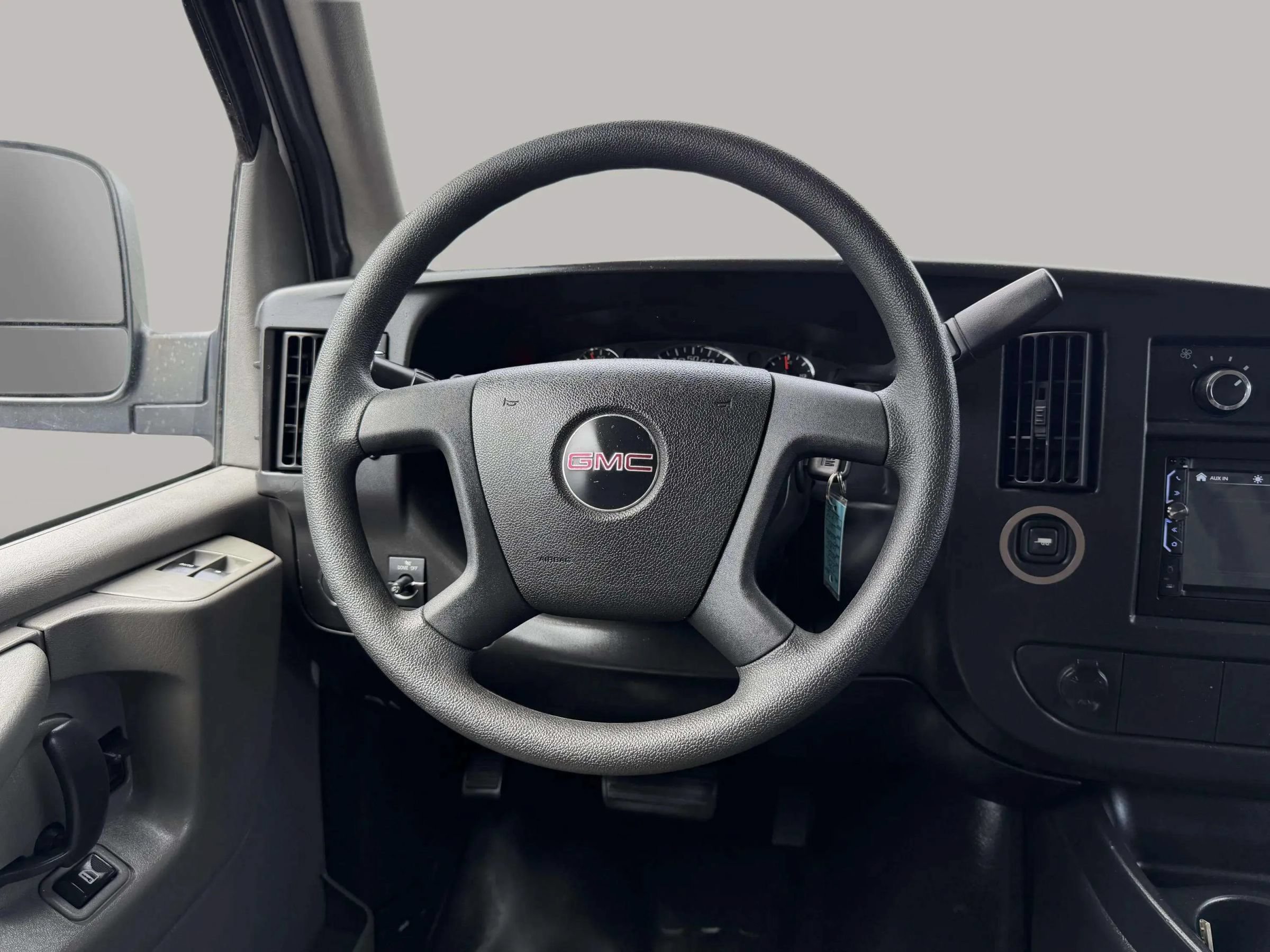 Used 2015 GMC Savana 3500 RWD image 15
