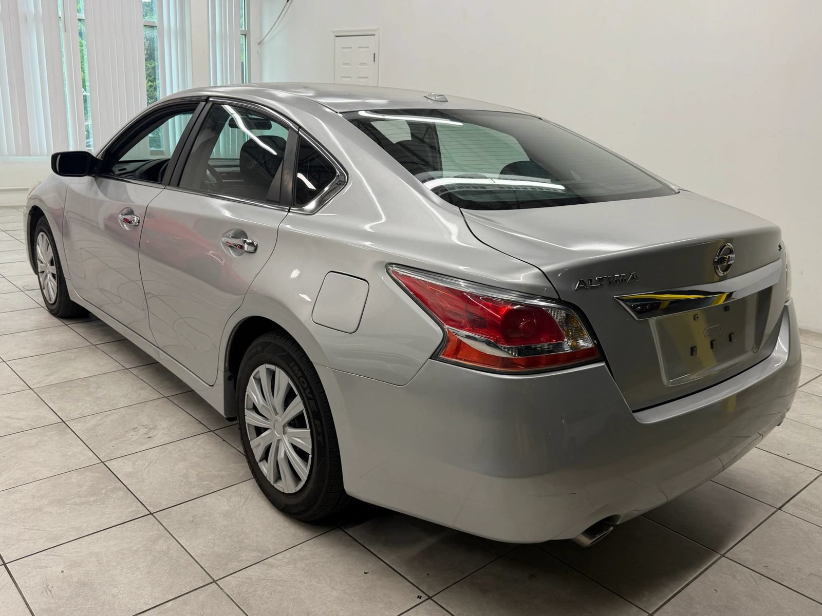 Used 2015 Nissan Altima 2.5 S w/ Power Driver Seat Package FWD image 10