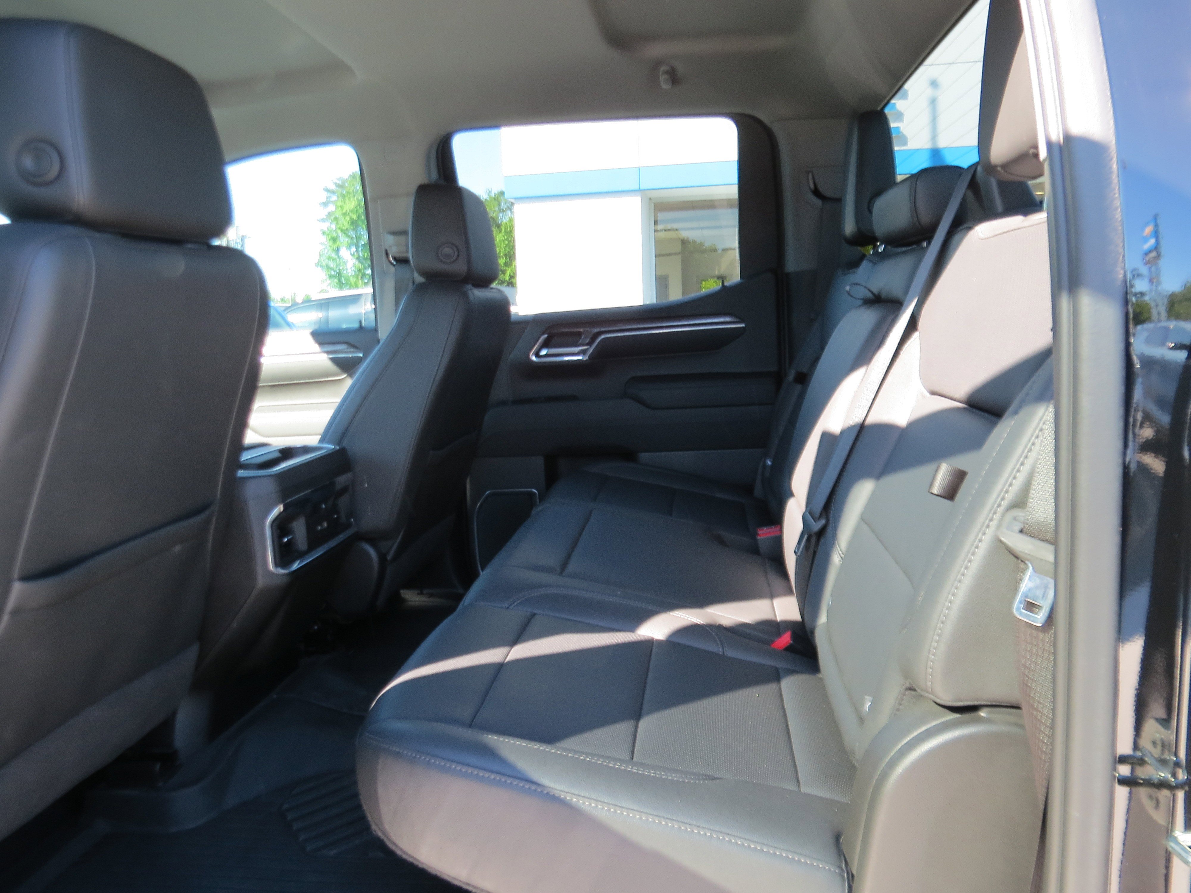 Used 2023 Chevrolet Silverado 1500 LTZ AWD/4WD image 16