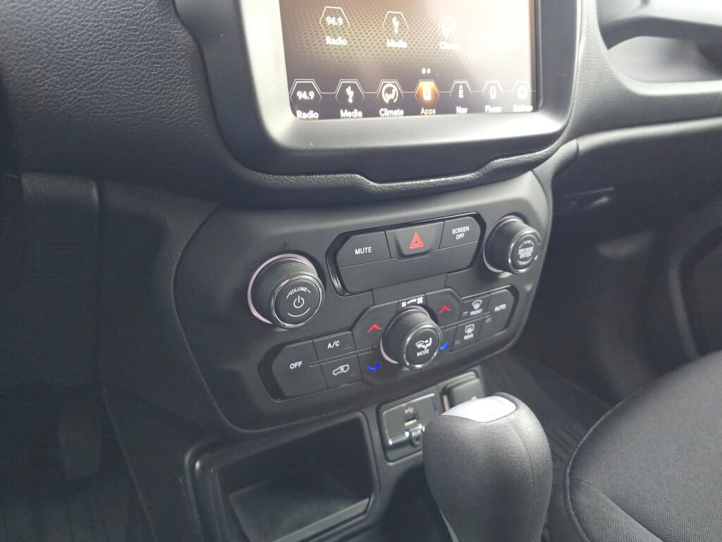 Used 2019 Jeep Renegade Altitude w/ UConnect 8.4 Nav Group image 28