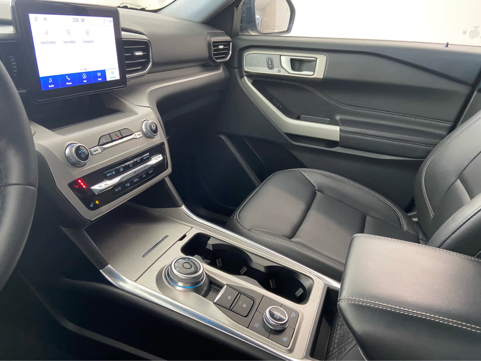 Used 2023 Ford Explorer XLT w/ Equipment Group 202A image 39