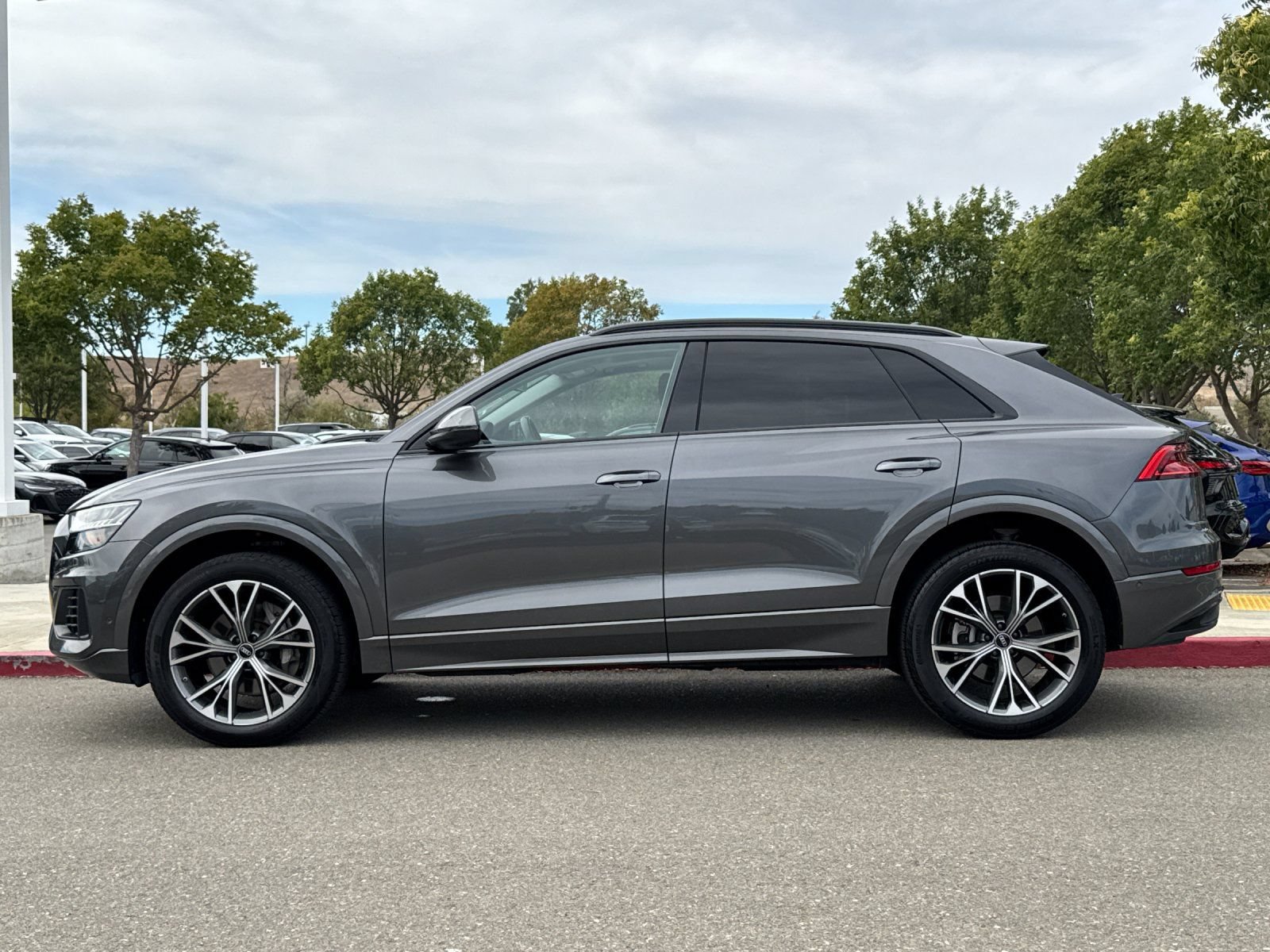 Used 2023 Audi Q8 Premium w/ Convenience Package AWD/4WD image 3