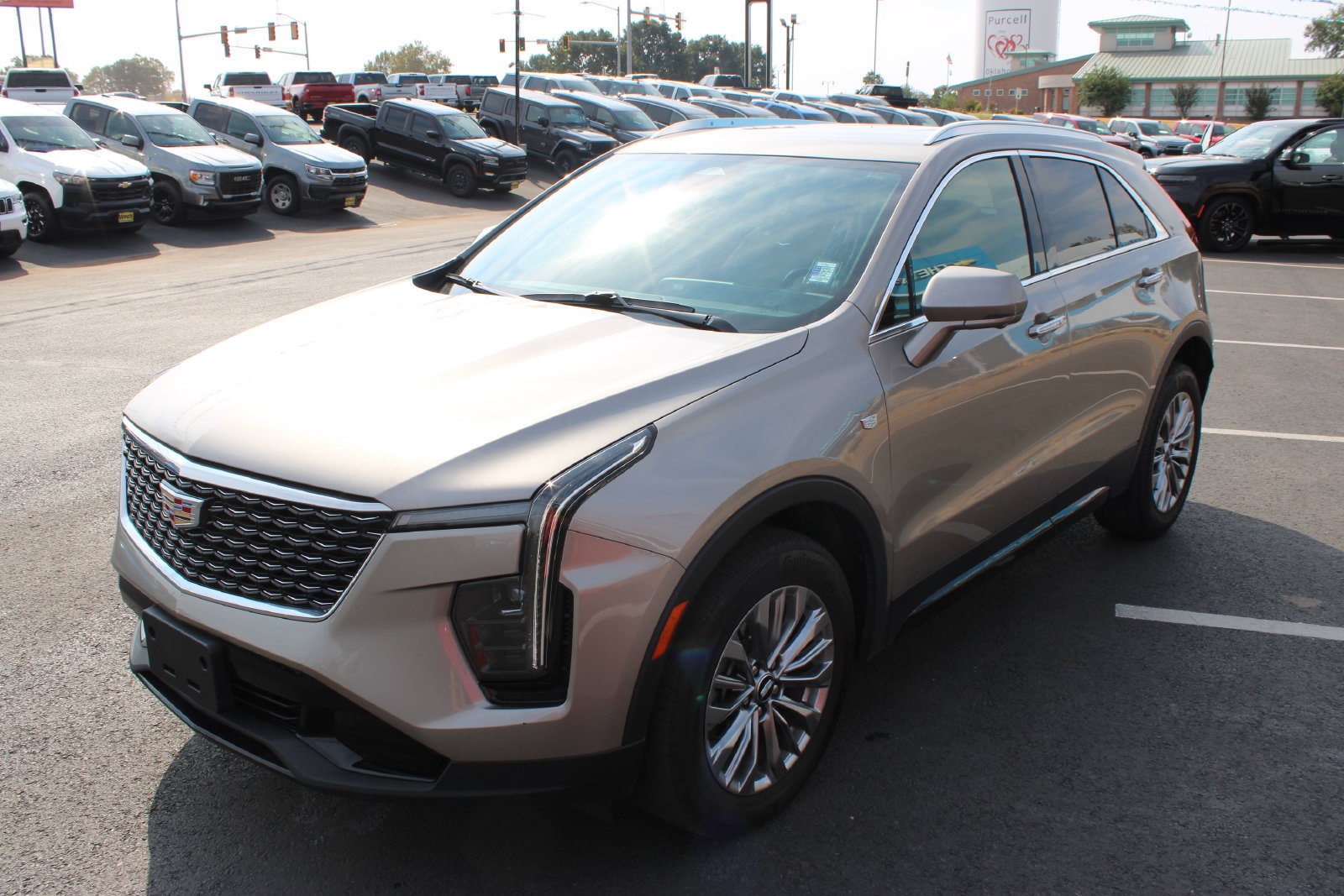 Used 2025 Cadillac XT4 Premium Luxury FWD image 4