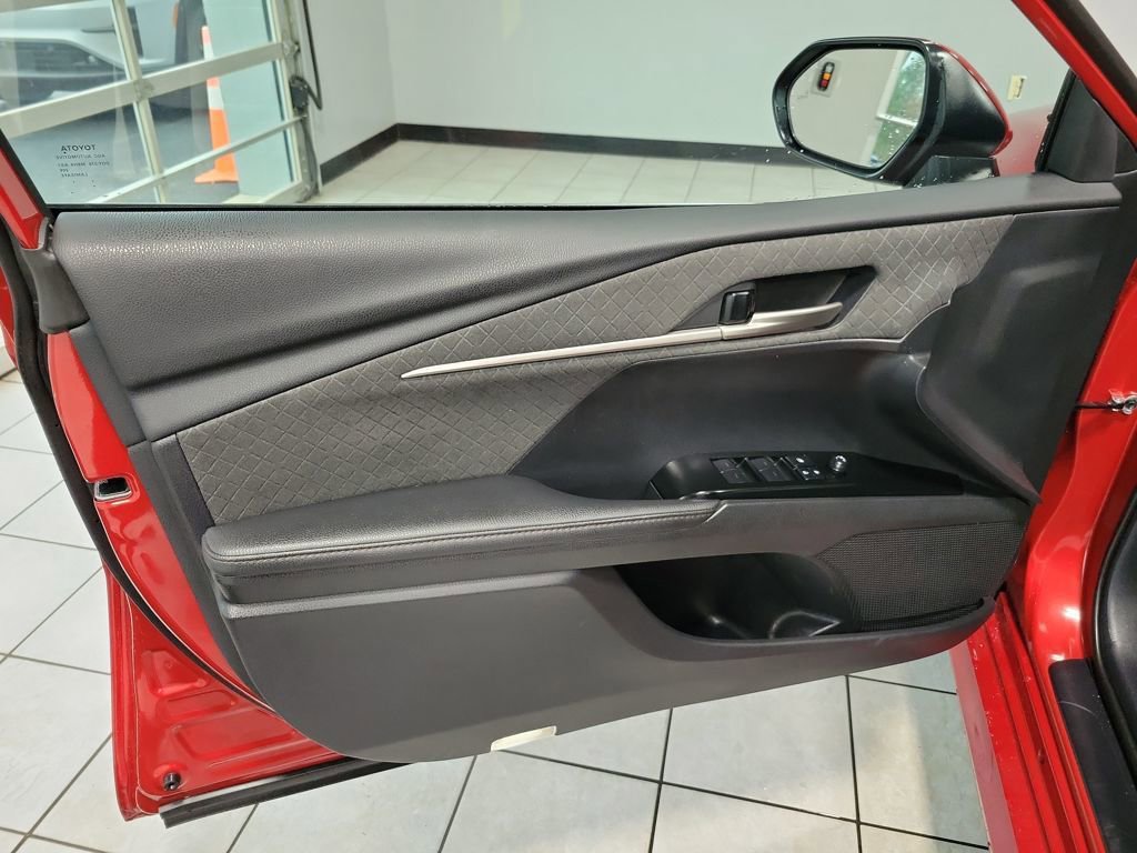 Used 2025 Toyota Camry XLE image 39