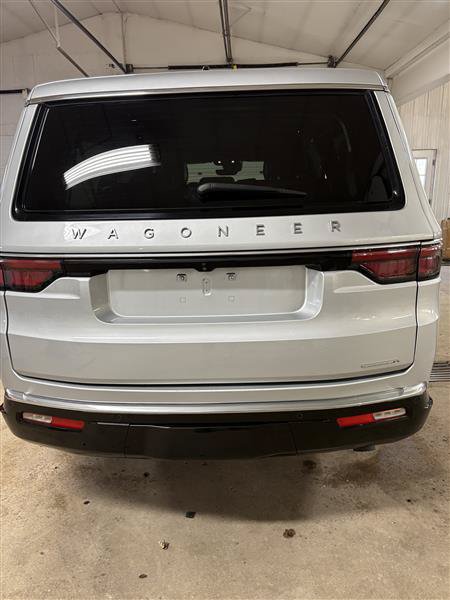 Used 2024 Jeep Wagoneer L Series II w/ Flexible Seating Group AWD/4WD image 23