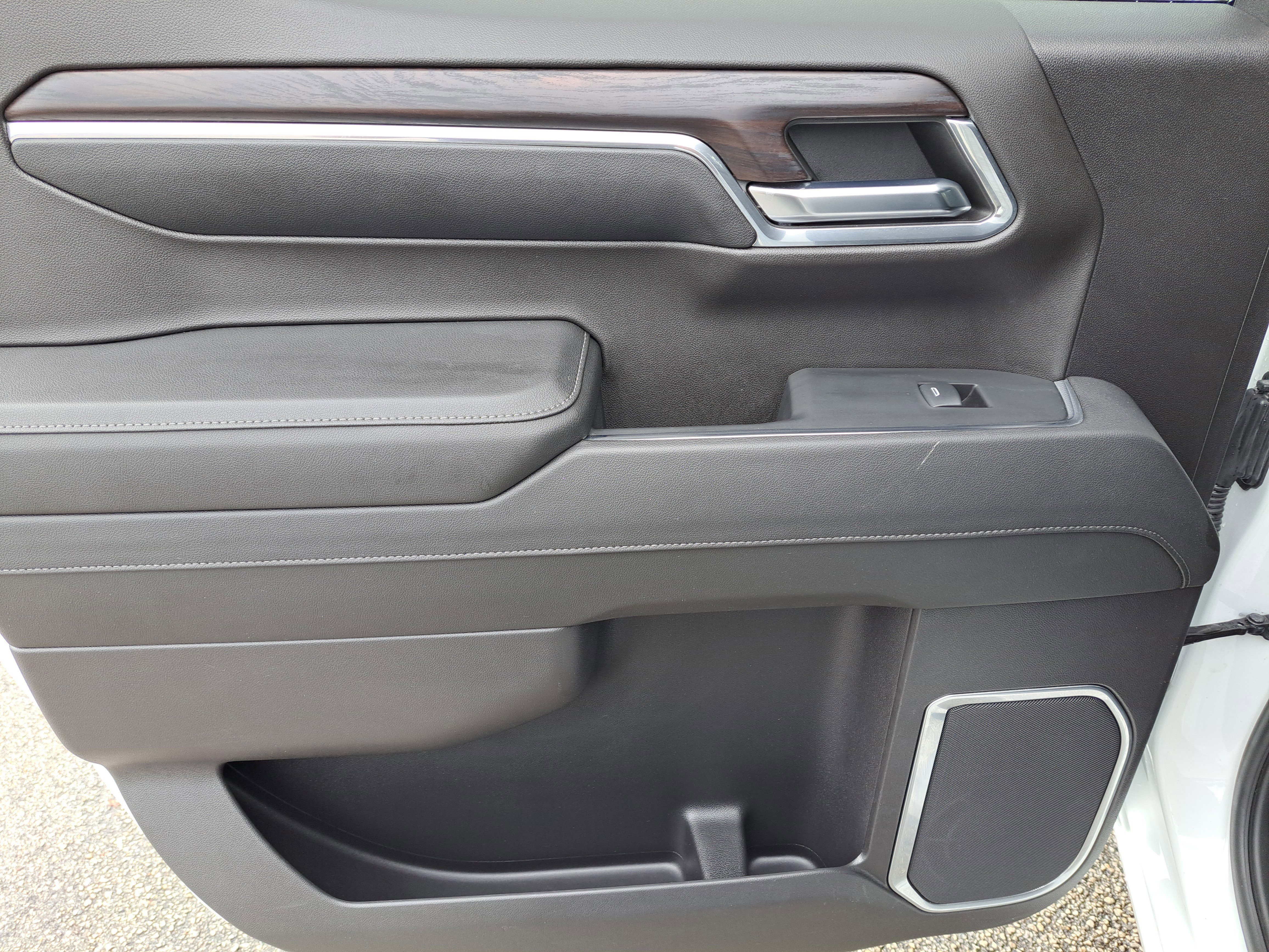 Used 2024 GMC Sierra 1500 SLT image 6