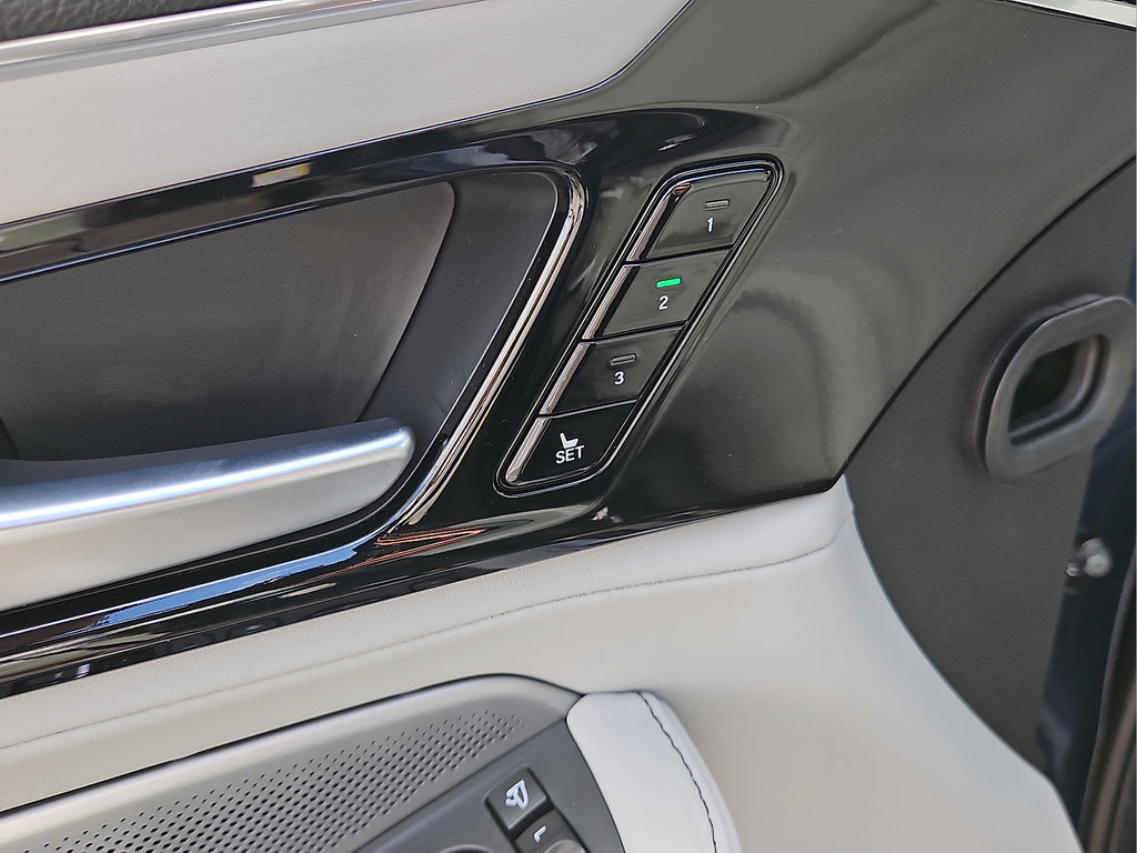 Used 2026 Acura MDX w/ Technology Package FWD image 19