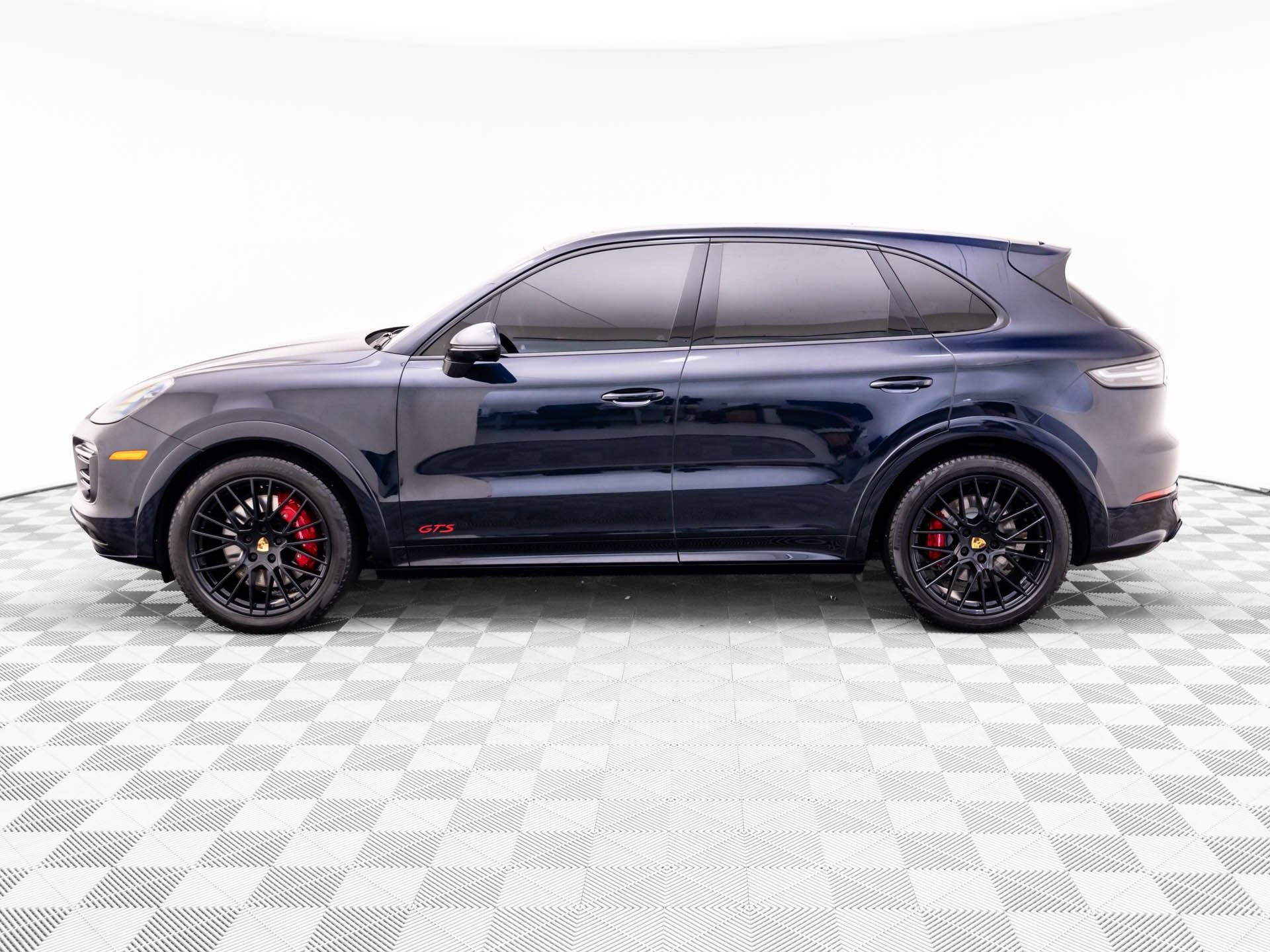 Used 2021 Porsche Cayenne GTS AWD/4WD image 2