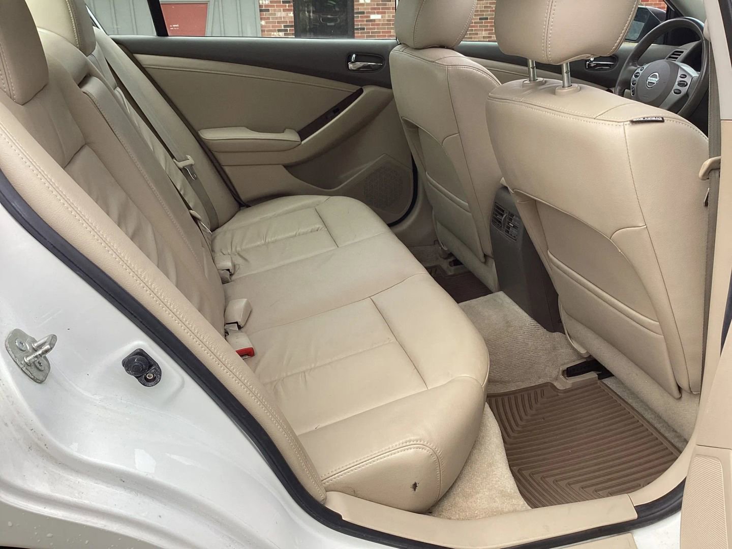 Used 2011 Nissan Altima 3.5 SR w/ 3.5SR Premium Pkg FWD image 14