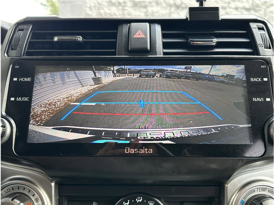 Used 2018 Toyota 4Runner SR5 AWD/4WD image 25