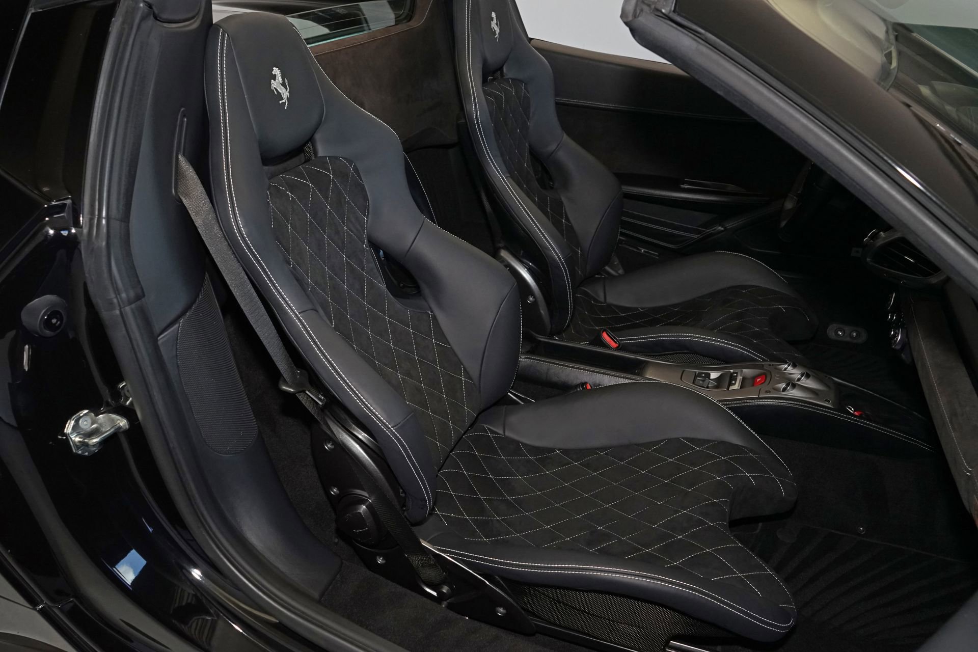 Used 2013 Ferrari 458 Spider RWD image 11