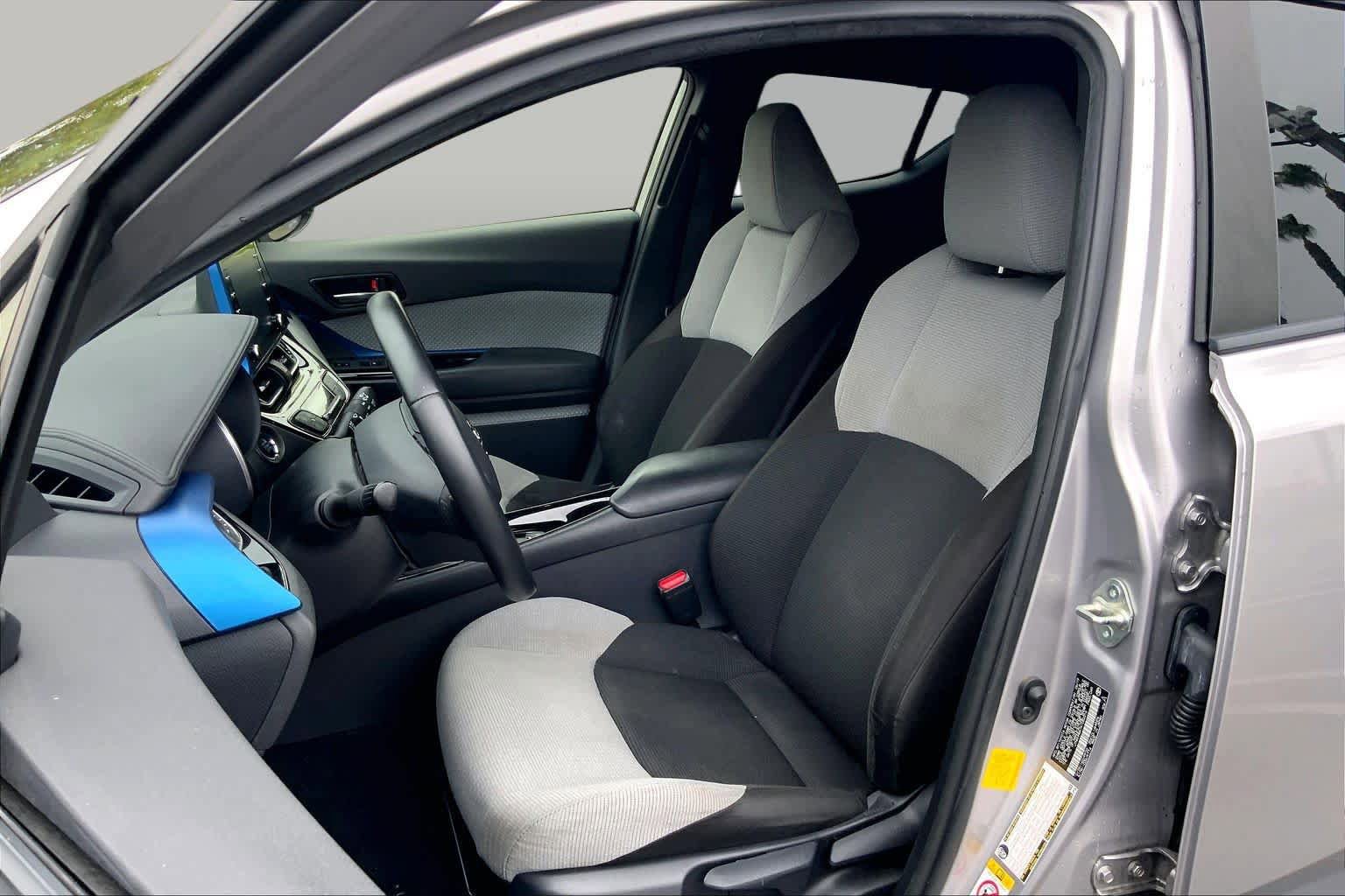 Used 2019 Toyota C-HR XLE FWD image 7