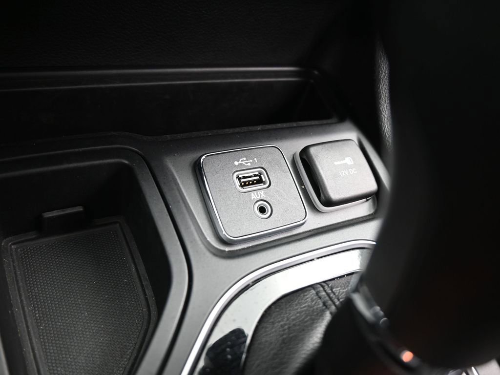 Used 2019 Jeep Cherokee Limited image 24