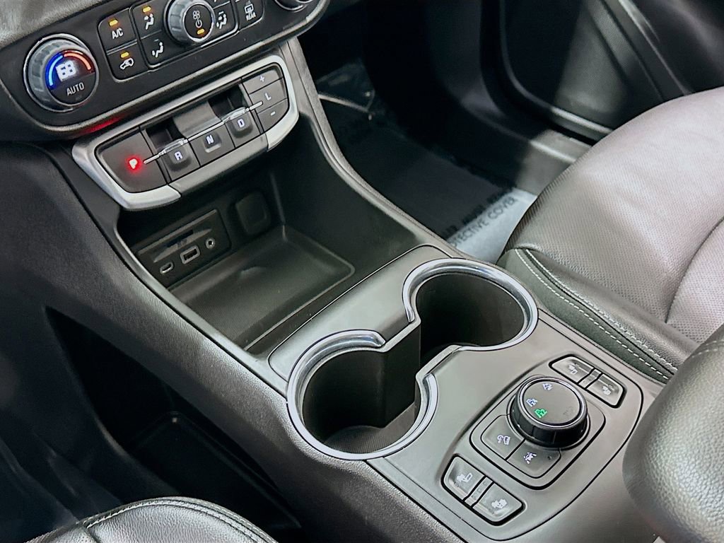 Used 2024 GMC Terrain SLT image 17