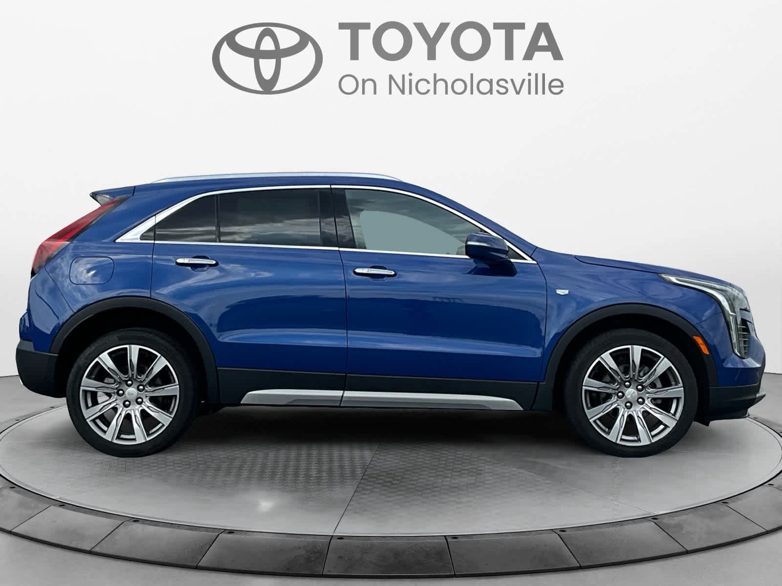 Used 2023 Cadillac XT4 Premium Luxury w/ Driver Assist Package AWD/4WD image 6