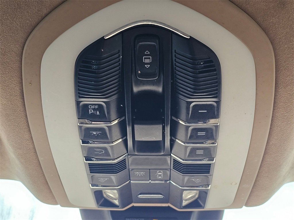 Used 2016 Porsche Macan Turbo image 17