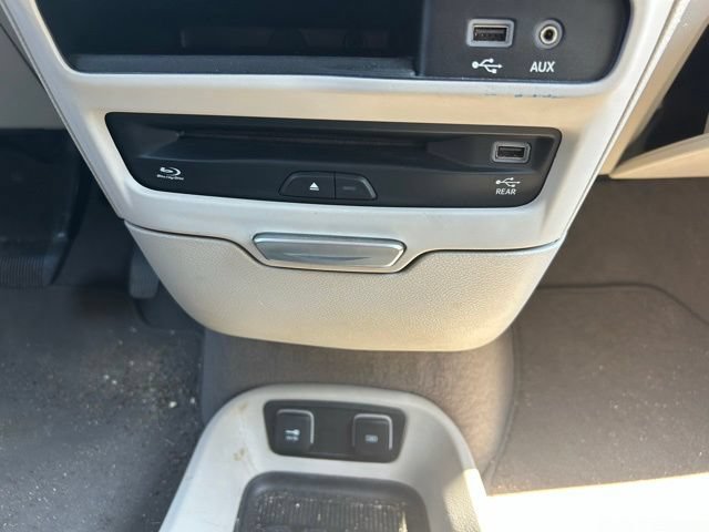 Used 2020 Chrysler Pacifica Touring-L Plus w/ Tire & Wheel Group FWD image 21